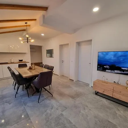 Apartment Petras *